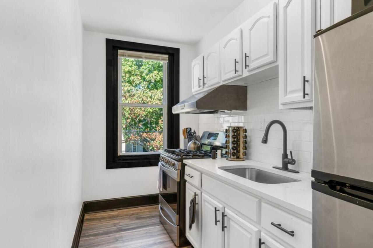 Charming 2 Bedroom In Philadelphia, Ideal Location, Ample Parking! *